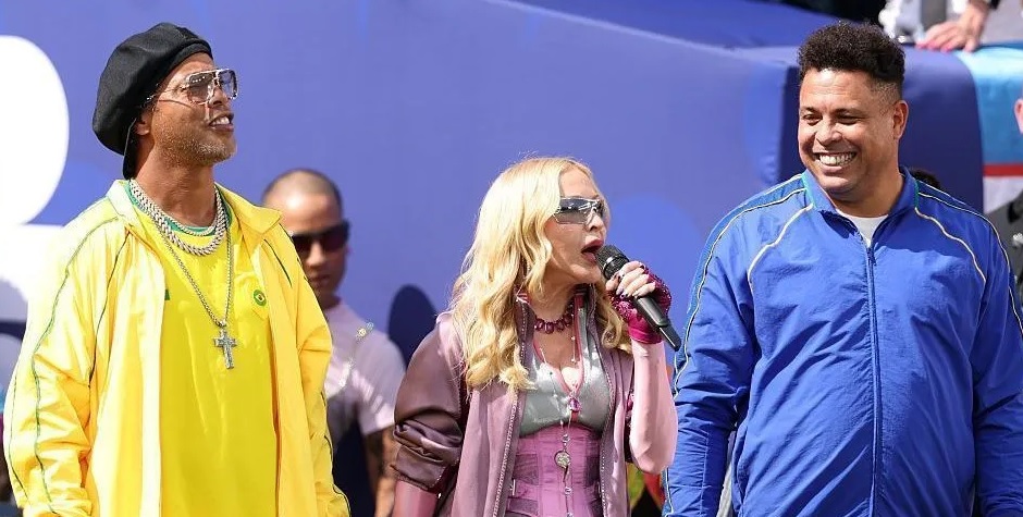 Ronaldos com Madonna no Super Bowl 2026 geram debate nas redes sociais
