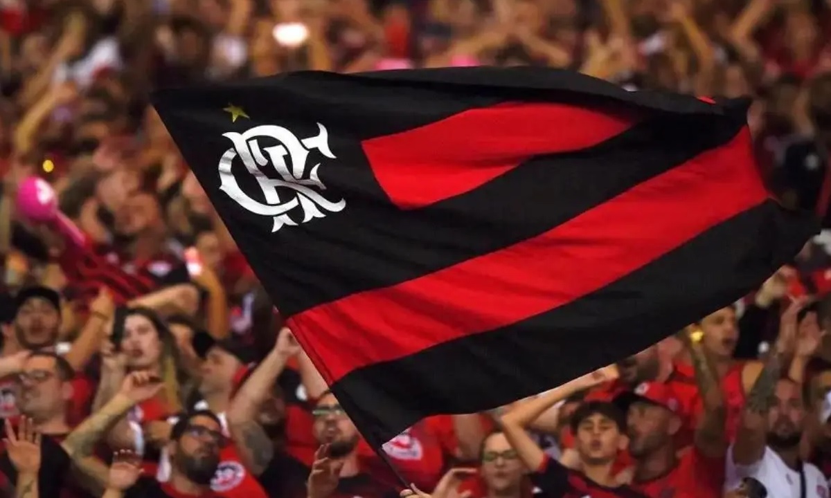 Flamengo blinda joia Marcos Pierre com contrato profissional de longa duração