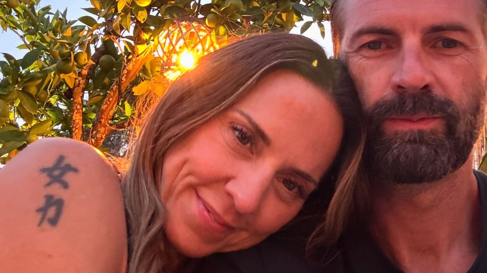 Melanie C, a Sporty Spice, surpreende com vestido simples em casamento secreto na Inglaterra
