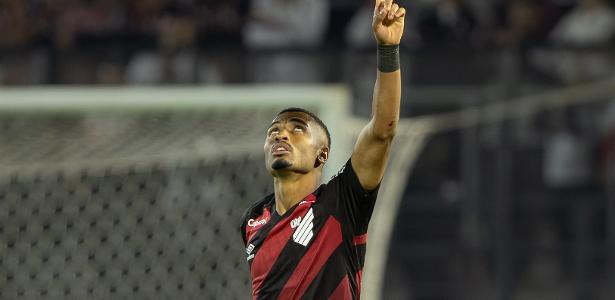 Athletico vira sobre São Paulo em Bragança e acende alerta no tricolor