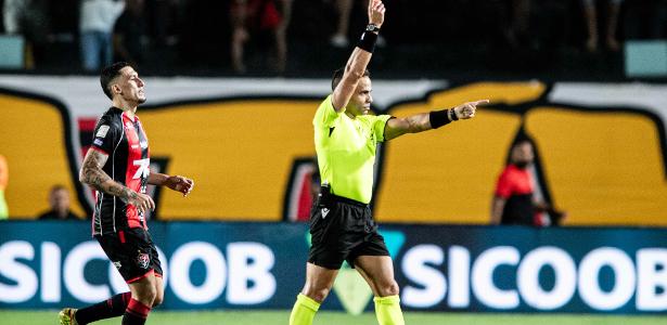 Polêmica em campo: jogo entre Vitória e Palmeiras registra o menor tempo de bola rolando