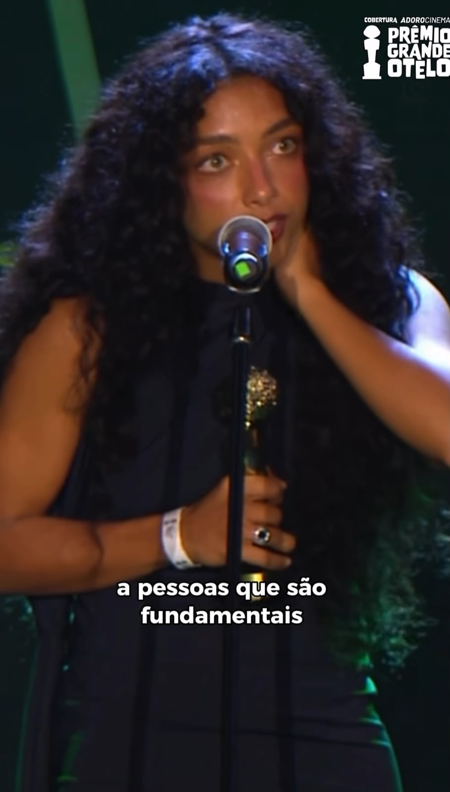 Alice Carvalho homenageia Titina Medeiros no Grande Otelo e revela apoio financeiro da atriz