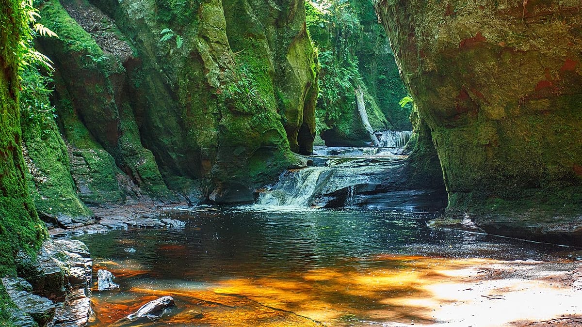 Cenário de Outlander, Finnich Glen é colocado à venda na Escócia
