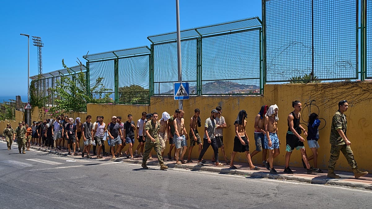 Crise migratória em Ceuta: residentes em choque e indignação crescem com fluxo contínuo