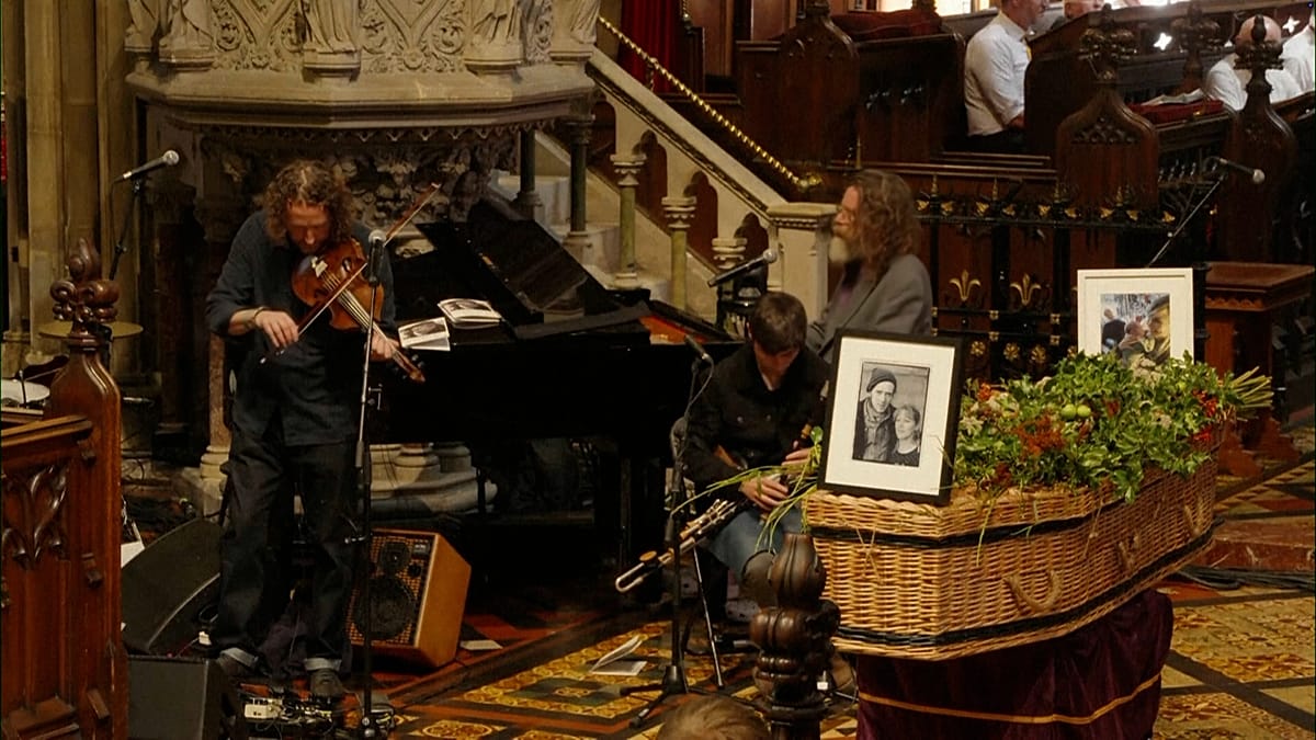 Dublin se despede de Glen Hansard em cerimônia marcada por música e comoção