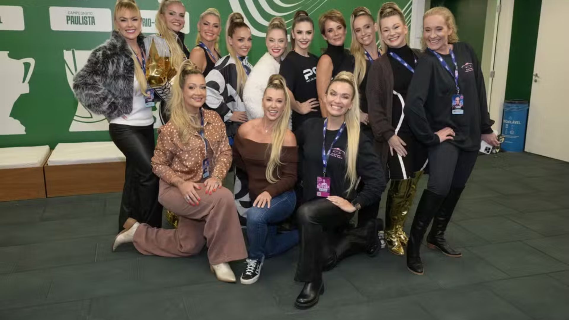 Emoção à flor da pele: Paquitas se reúnem com Xuxa em bastidores de turnê de despedida