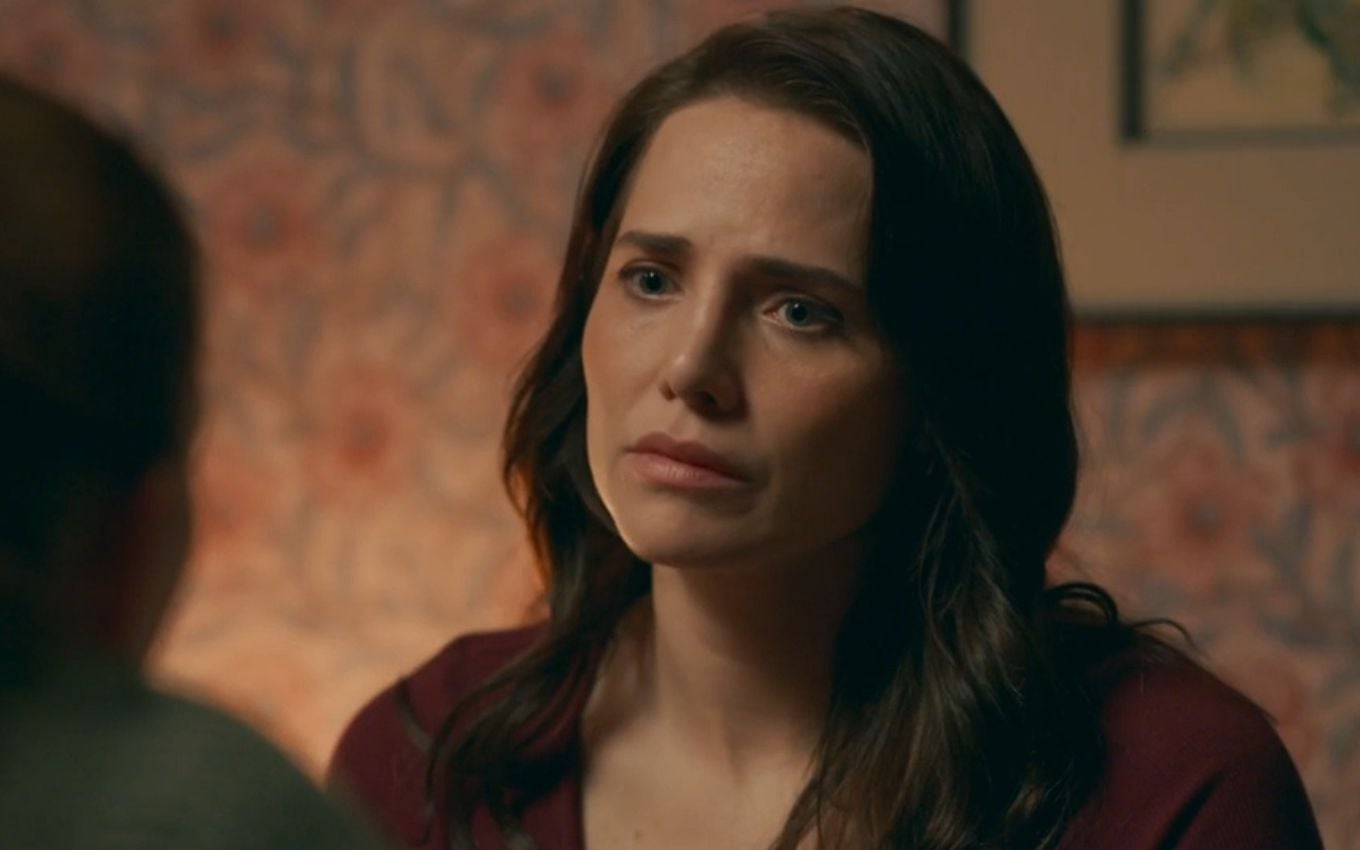 Humilhação e recomeço: Adriana enfrenta desafios no novo emprego em Quem Ama Cuida