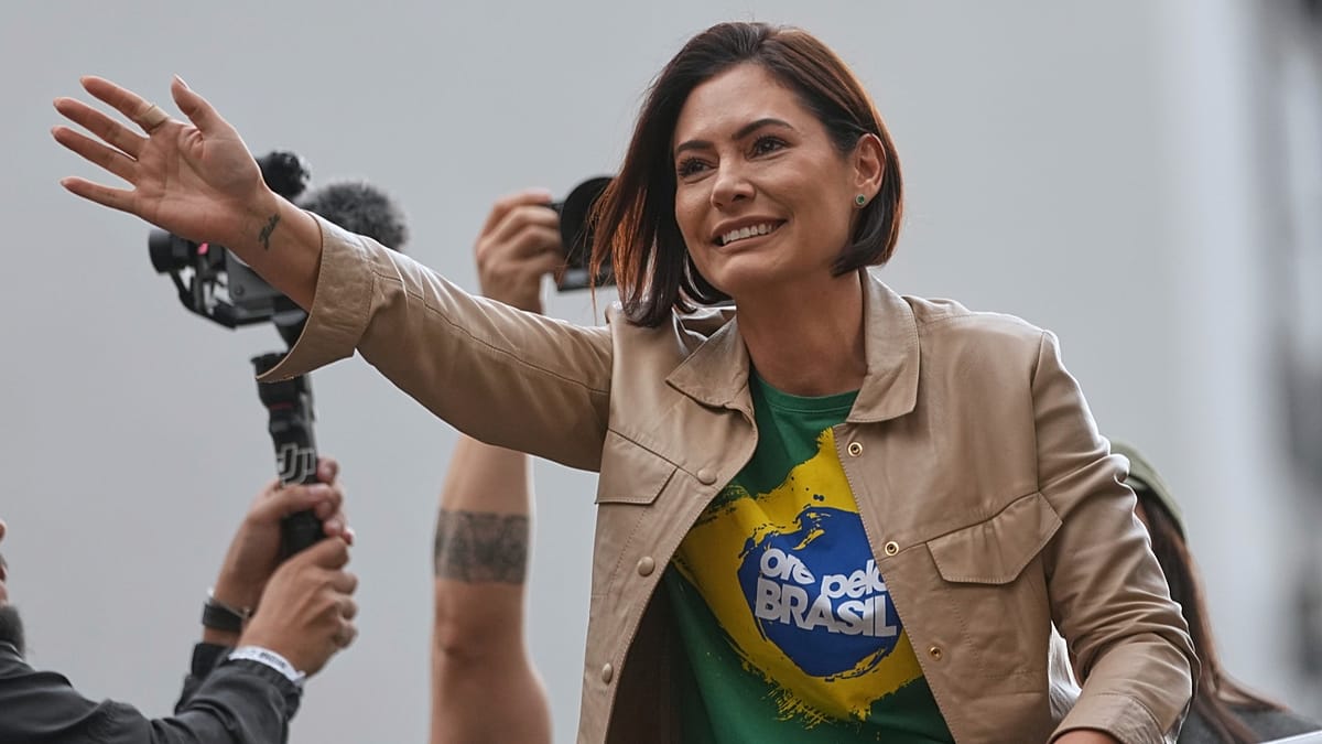 Michelle Bolsonaro formaliza candidatura ao Senado pelo Partido Liberal