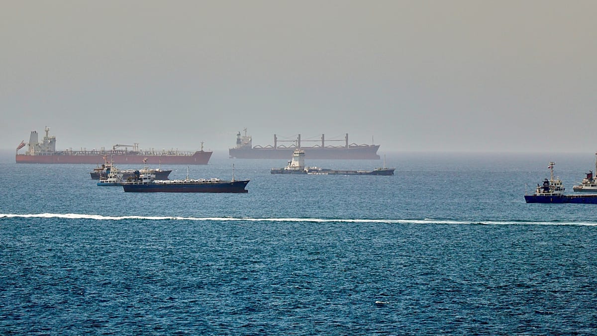 Novo ataque a navio de GNL do Catar no Estreito de Hormuz agrava crise energética