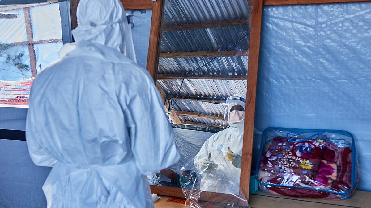 República Democrática do Congo enfrenta surto crítico de Ébola enquanto Moderna testa vacina
